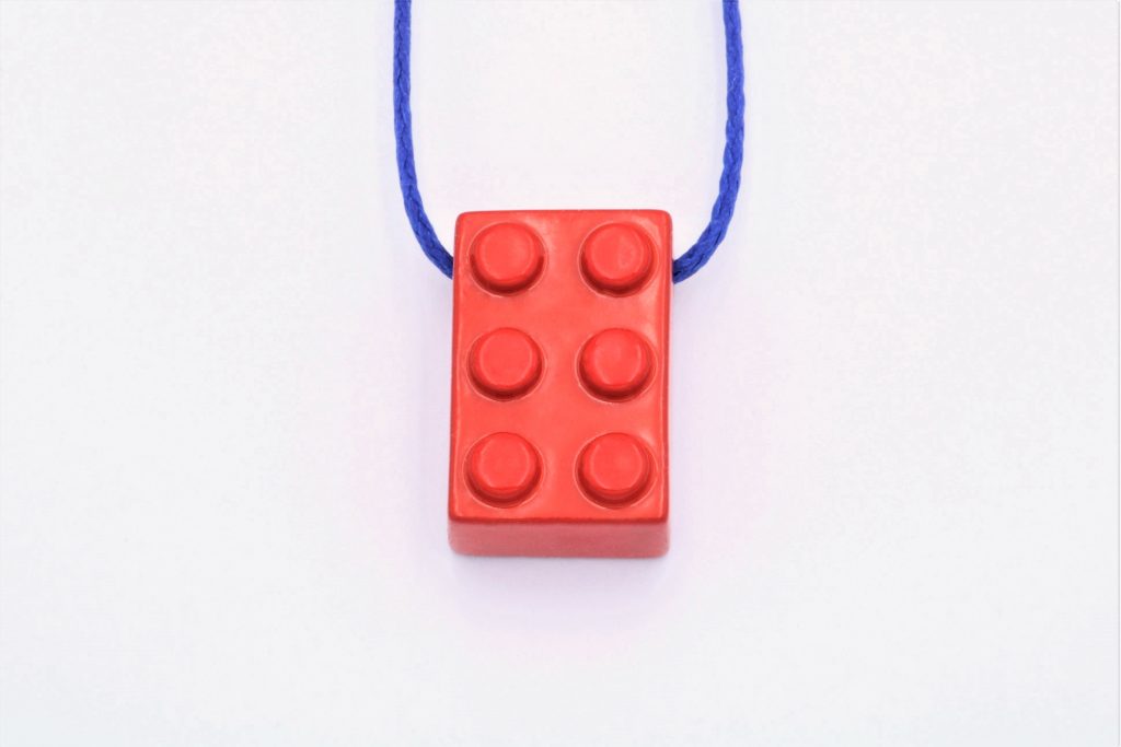 “Lego I” Pendant brass red electrostatic colour