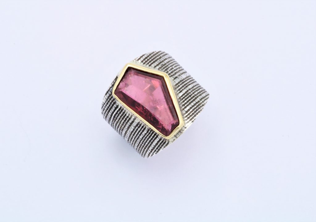 “Tourmaline on canvas” Ring, silver and gold, tourmaline