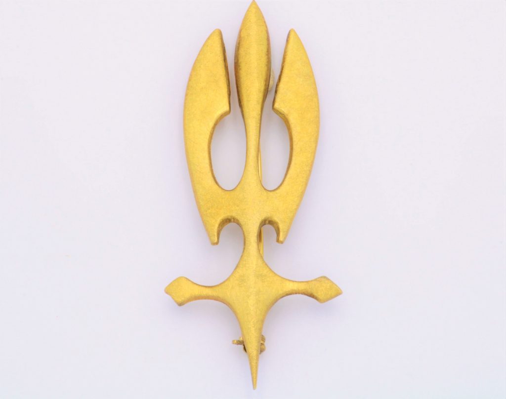 “Lance I” Brooch-pendant silver, yellow, matt