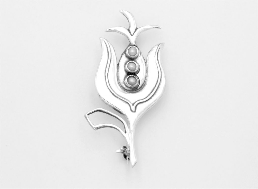 “Tulip II” Brooch silver pearl