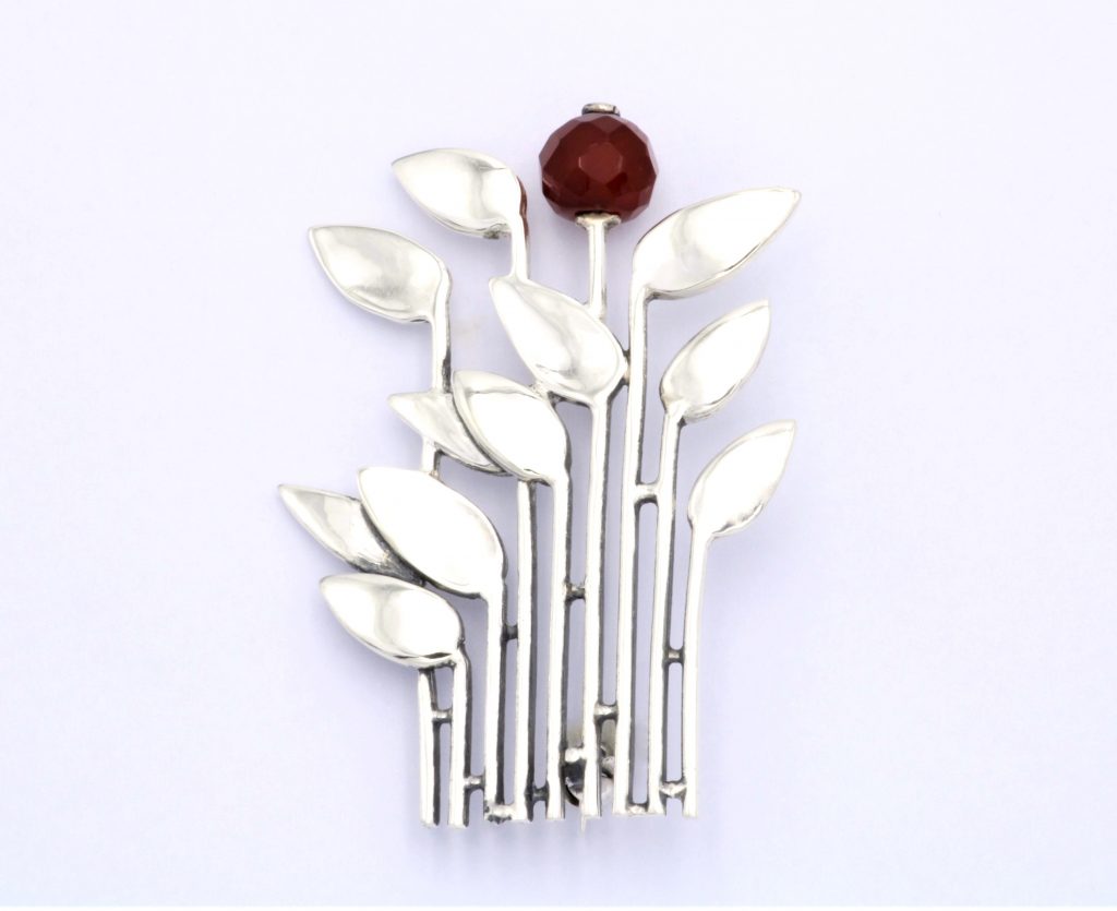 “Stook” Brooch-pendant silver carnelian