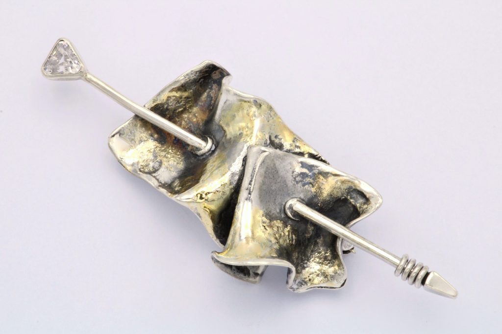 “Crumple Ι” Brooch silver and gold zircon