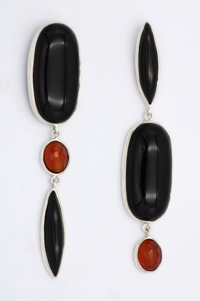 “Balanced asymmetry” Earrings silver, carneol, onyx