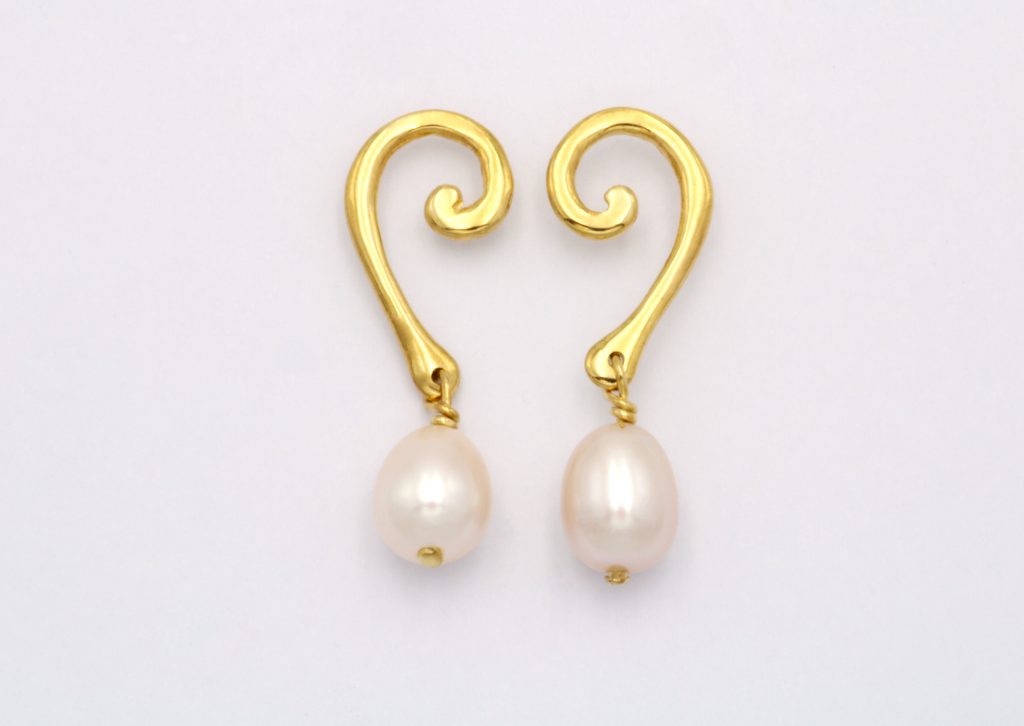 “Wave I” Earrings silver, yellow, pearls