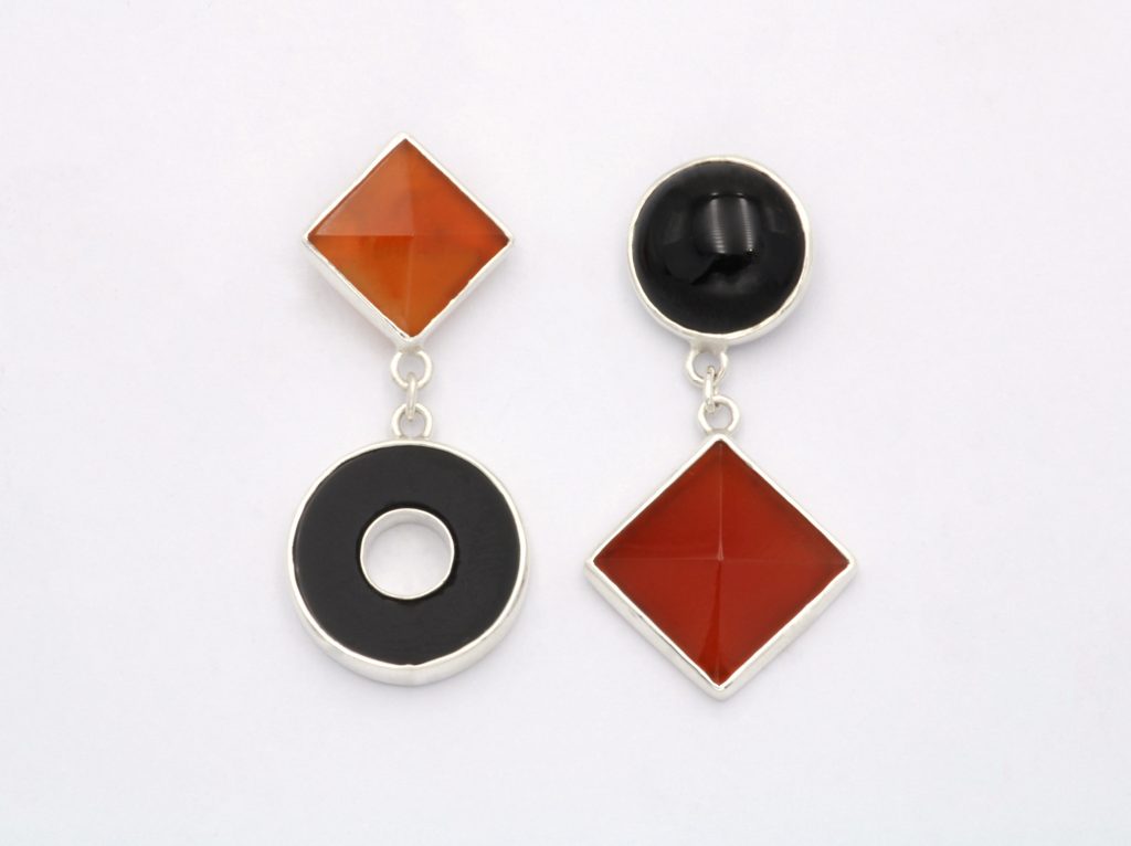 “Balanced asymmetry” Earrings silver, carneol, onyx