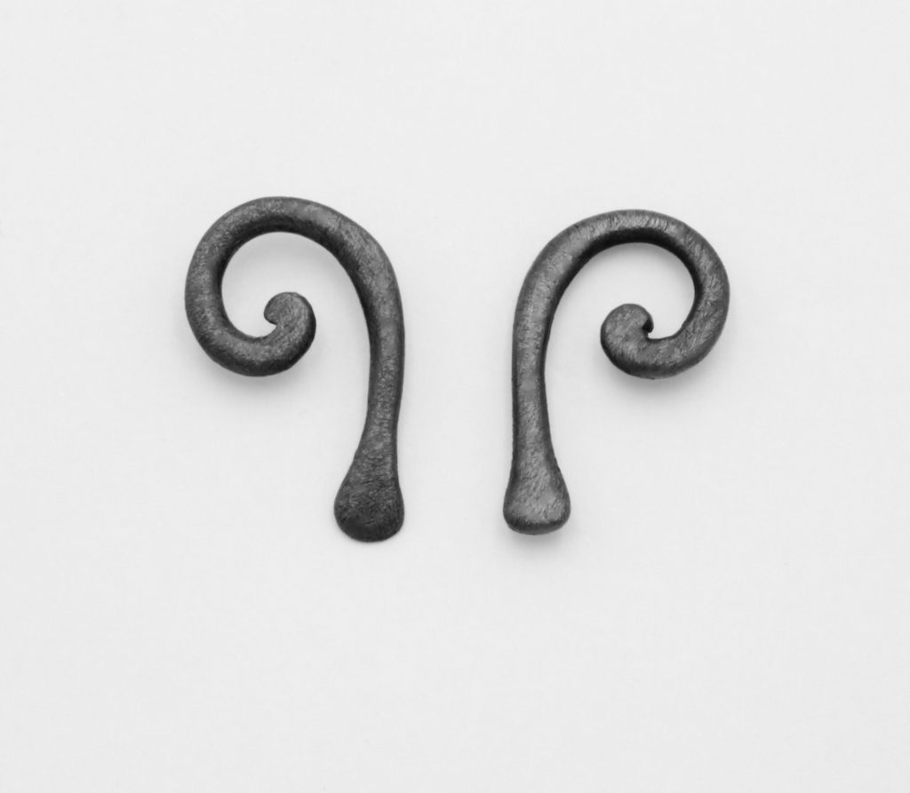 “Wave I” Earrings silver, black, matt