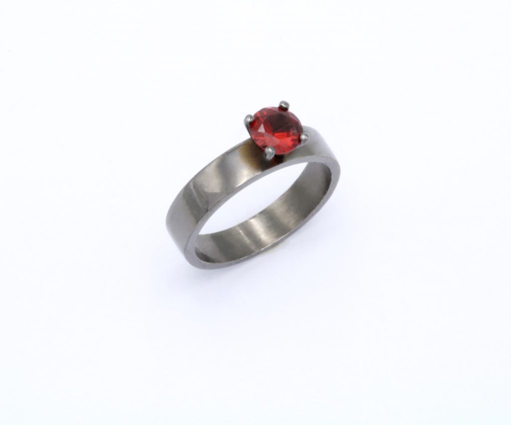 “Solitaire” Ring, silver black garnet