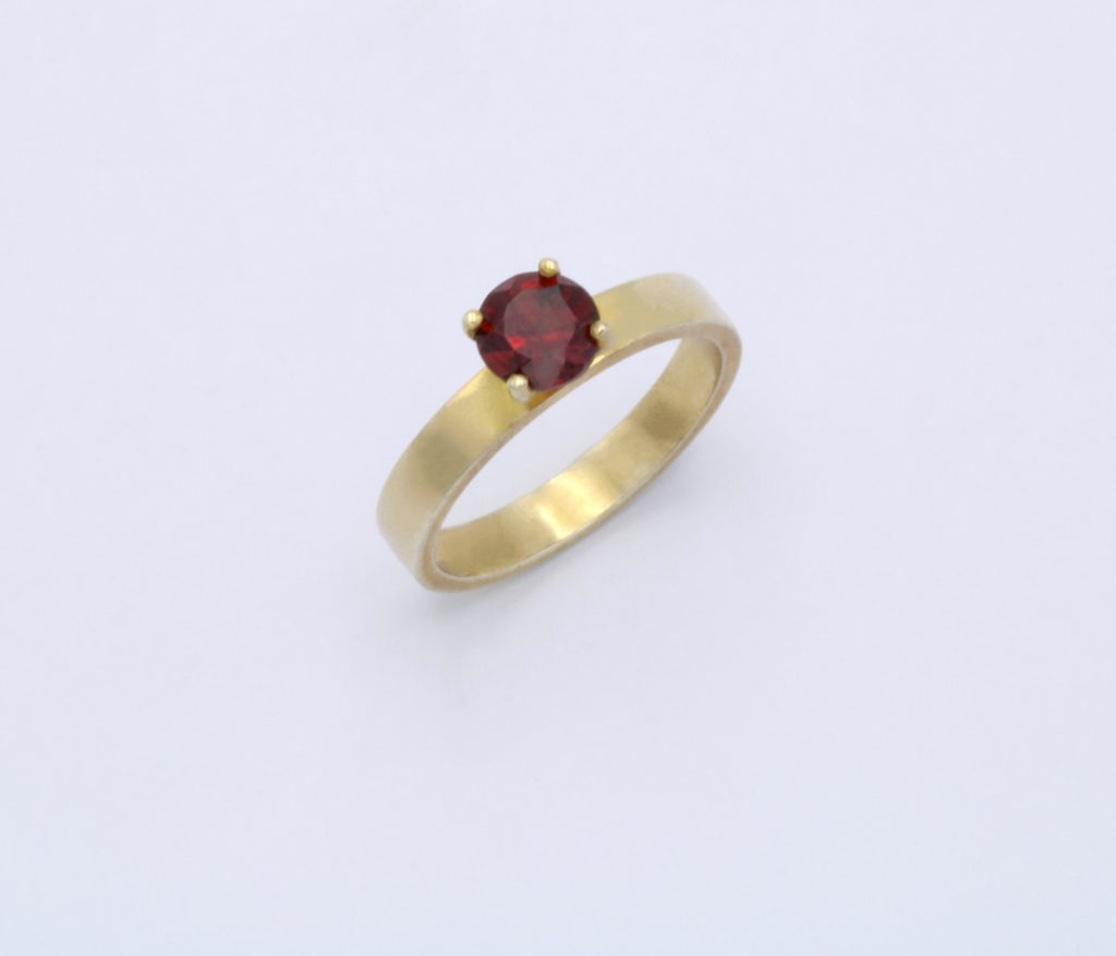 “Solitaire” Ring, silver yellow garnet