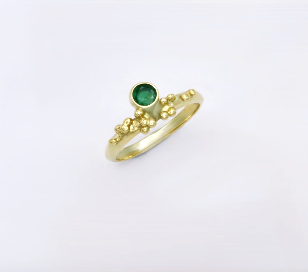 “Morning dew” Ring, gold, emerald