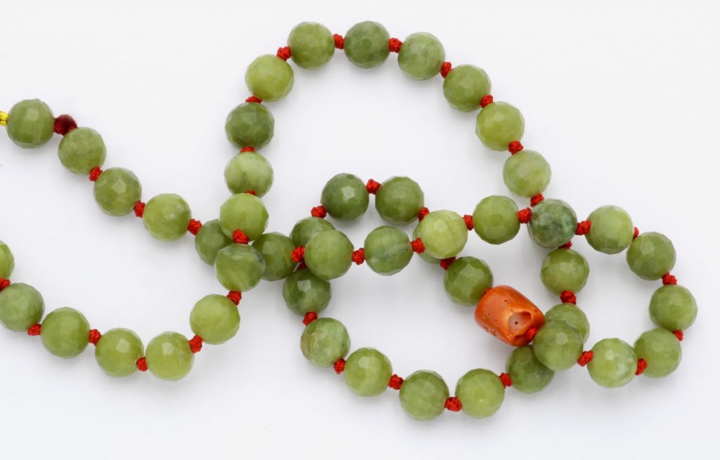 “Green, black and red” Necklace jade, coral