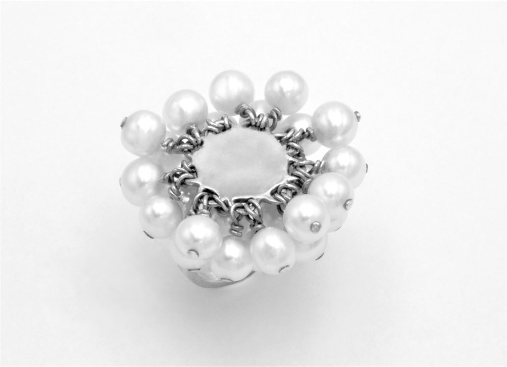 “Indian mirror” Ring, silver, pearl