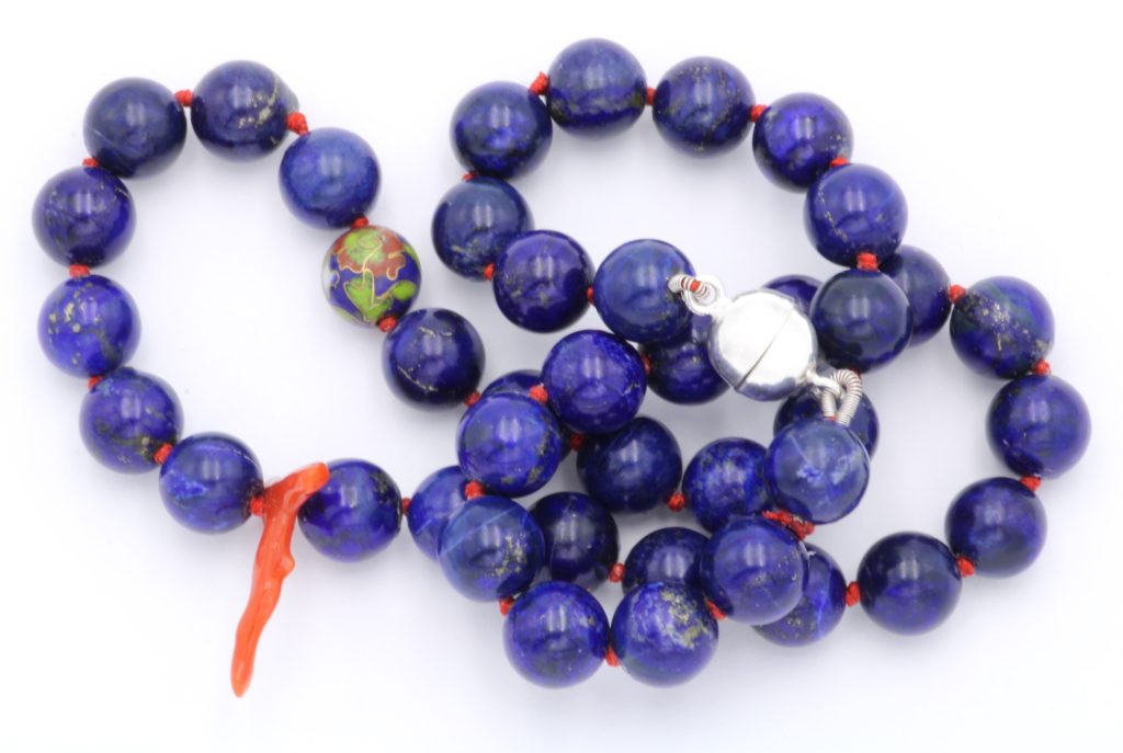 “Lapis with a twist” Κολιέ ασημένιο με λάπις, κοράλι, κλουαζονέ χάντρα