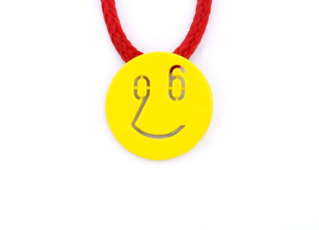 “Emoji-Smile” Πανταντίφ – Γούρι 2026 ασημένιο κίτρινο