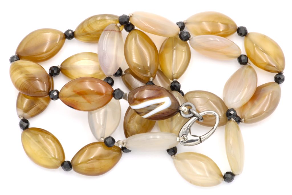 “Navette” Κολιέ με χαλαζίες και σπινέλιους