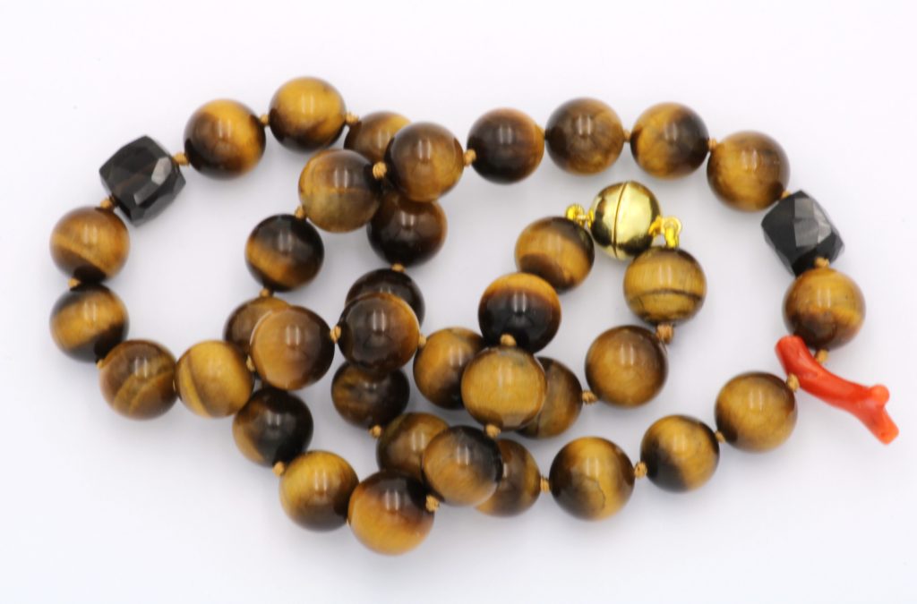 “Tiger eye with a twist” Κολιέ ασημένιο κίτρινο με μάτι της τίγρης, όνυχα και κοράλι