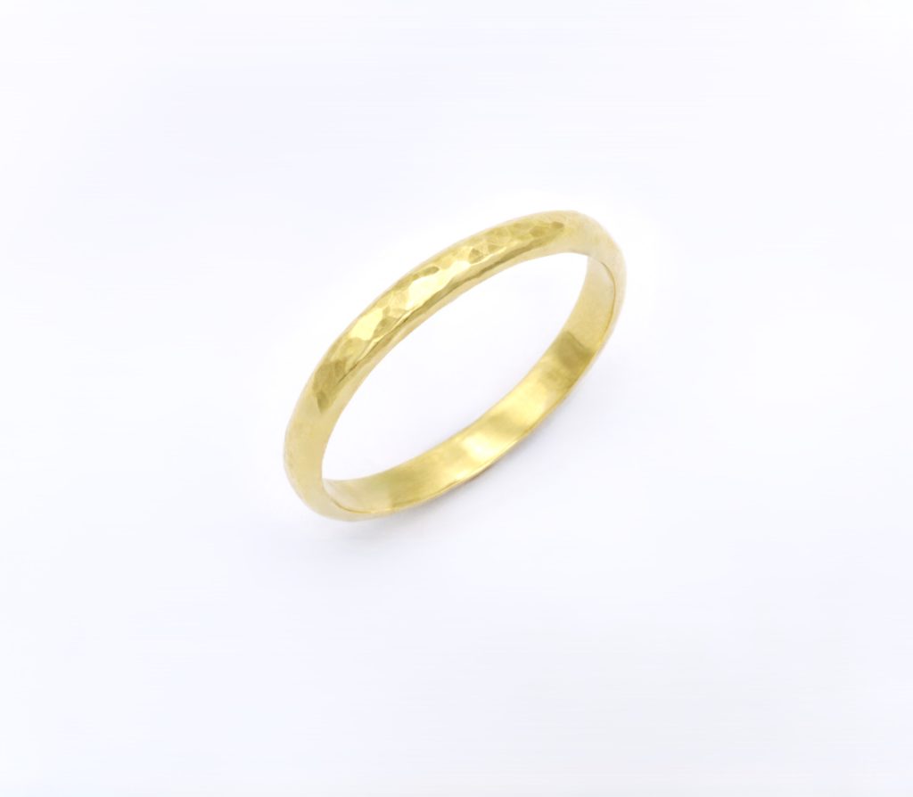 “Hammered round” Ring, gold