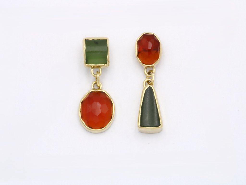 “Balanced asymmetry” Earrings gold, jade, carneol